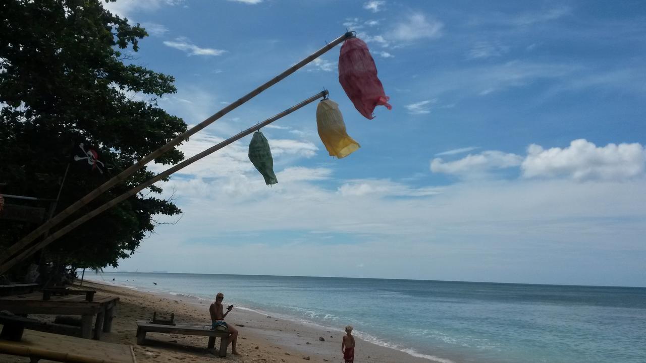 Monkey House Hotel Koh Lanta Exterior photo